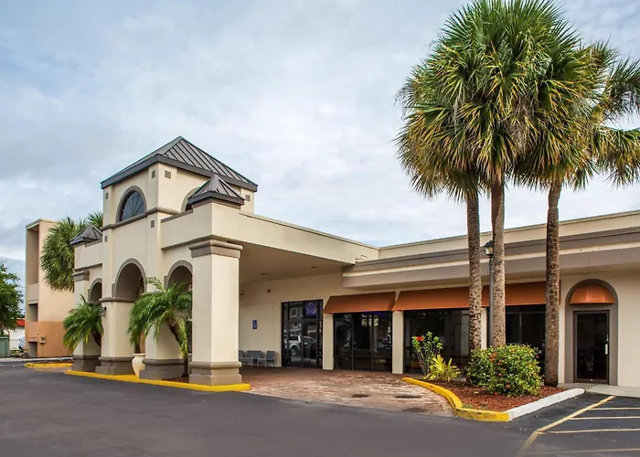 Hotels Close to Airport Days Inn & Suites By Wyndham Orlando Airport