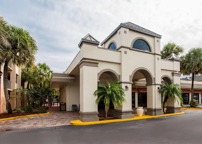 Hotels Close to Airport Days Inn & Suites By Wyndham Orlando Airport